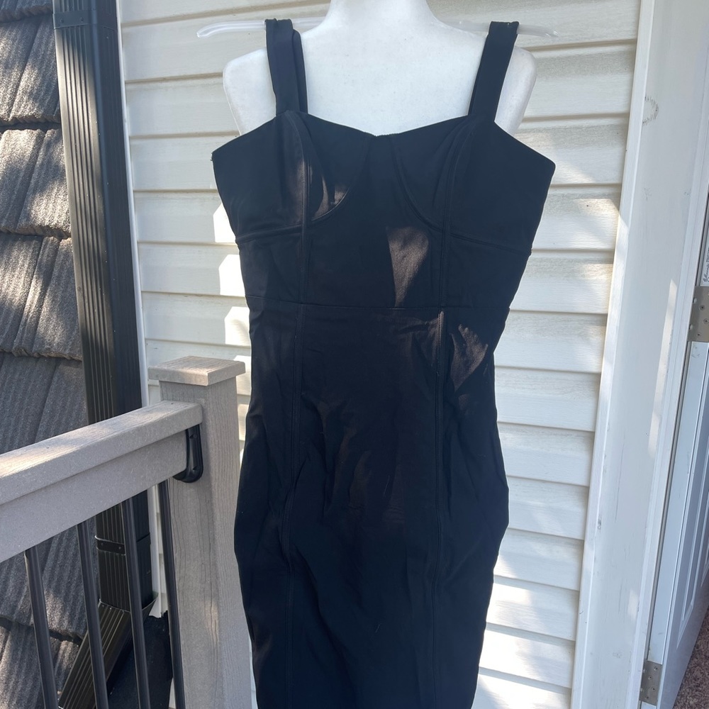 Mariko size 6 little black dress